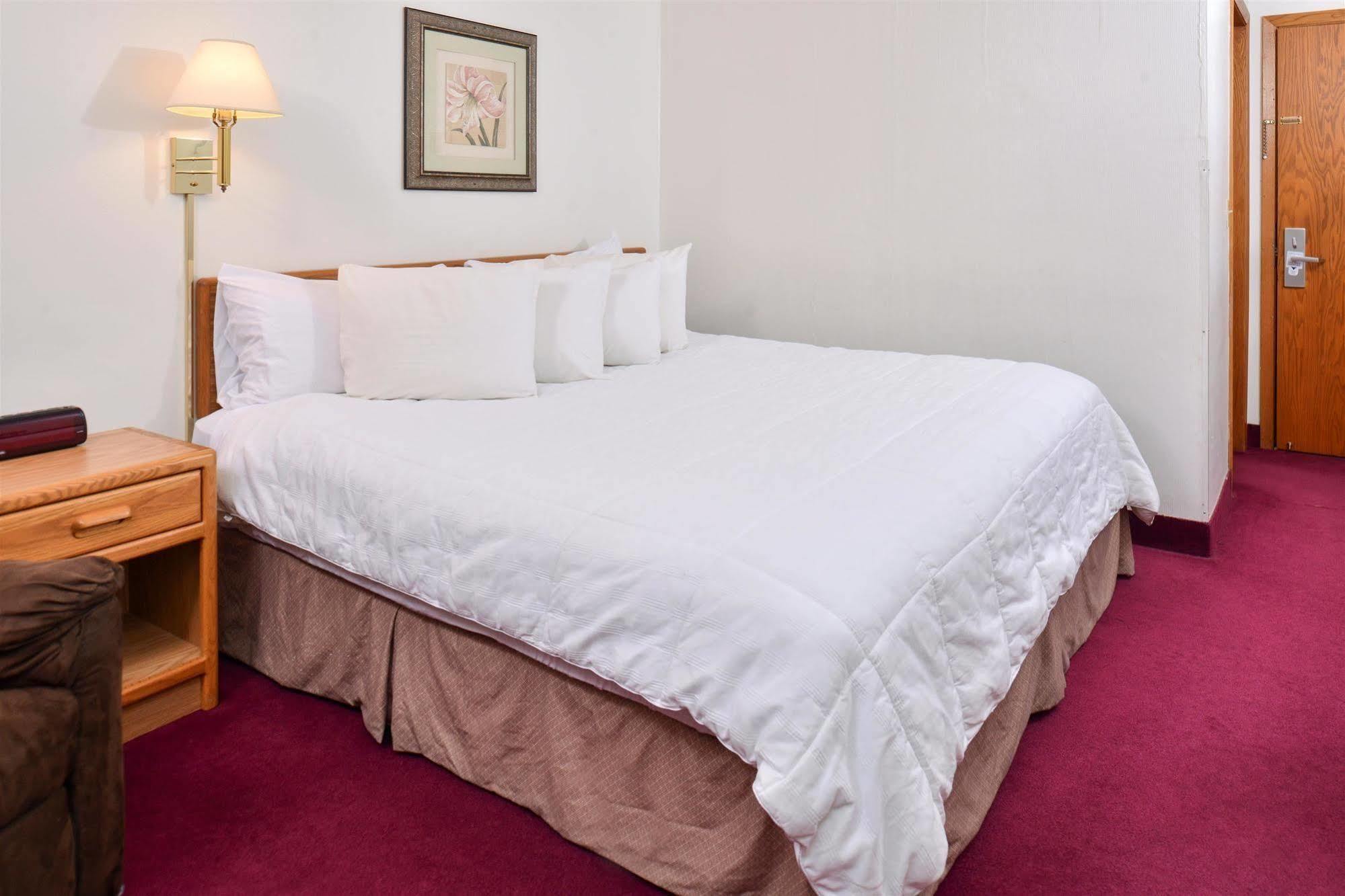Sauk River Inn & Suites, A Travelodge By Wyndham Sauk Centre Extérieur photo